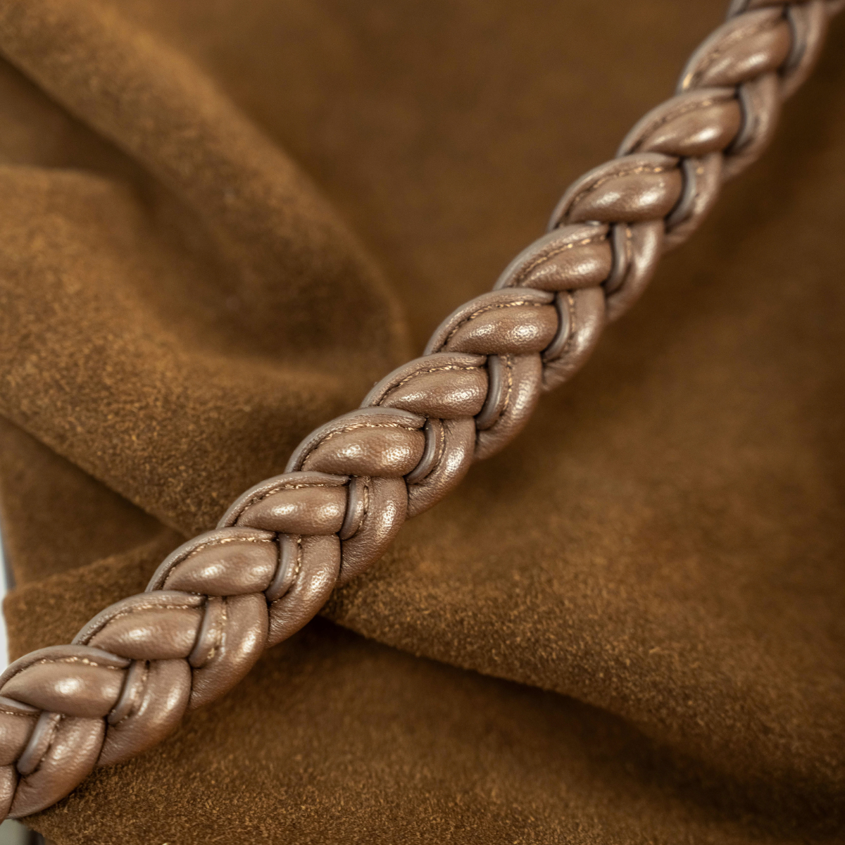 ARION CLUTCH - BROWN