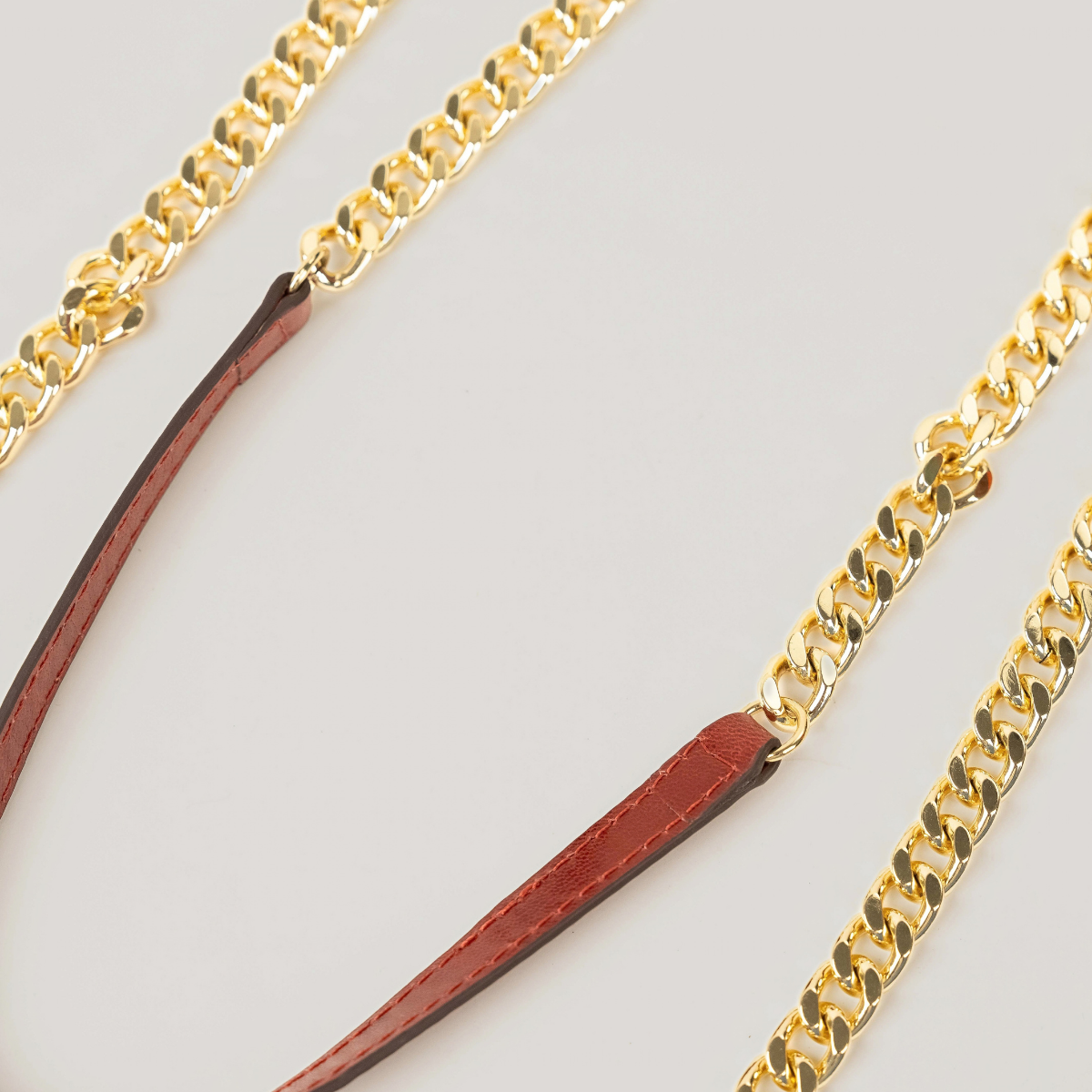 Lodis Amara Sling in Samba - Detail of Gold-Tone Curb Chain and Smooth Deep Red Texas Leather Shoulder Strap | Lodis 1965