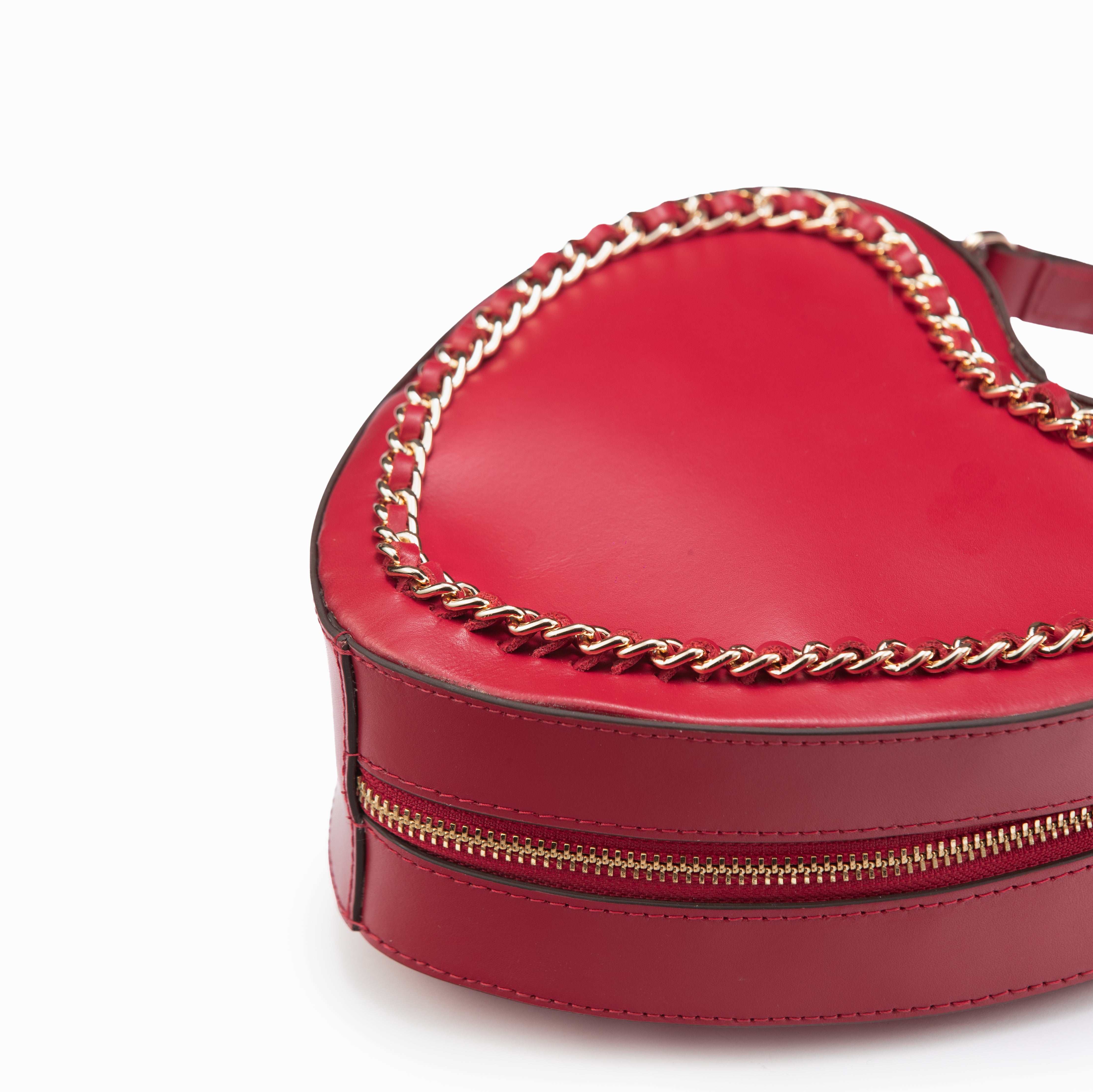Lodis Love Crossbody Bag 2.0 in Rhythmic Red – Detail Shot, Gold Metallic Chain Trim and Zip Closure on Premium Smooth Leather | Lodis 1965