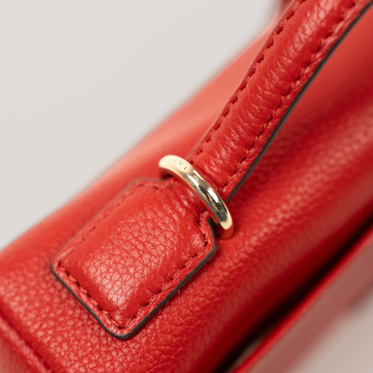 Lodis Stratos Texas Crossbody in Samba - Close-Up of Stitched Texas Leather Top Handle with Gold-Tone Ring Hardware | Lodis 1965