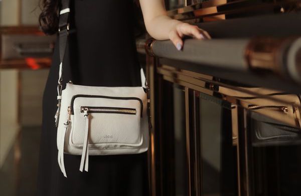 How to Wear a Crossbody Bag and Make it Chic