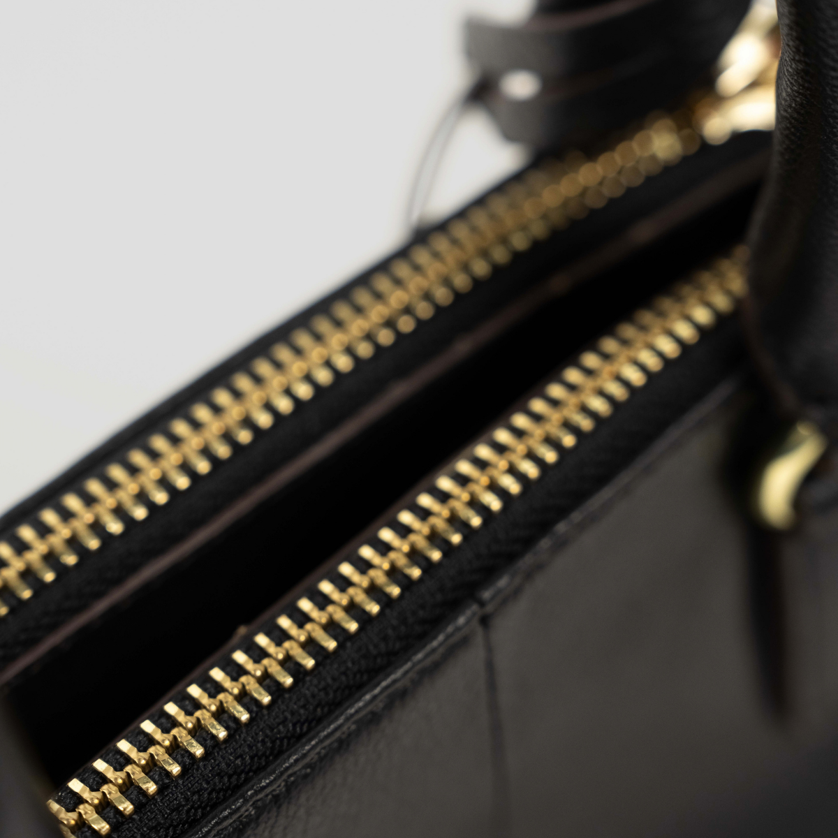 ECLIPSE TOP HANDLE TEXAS CROSSBODY - BLACK
