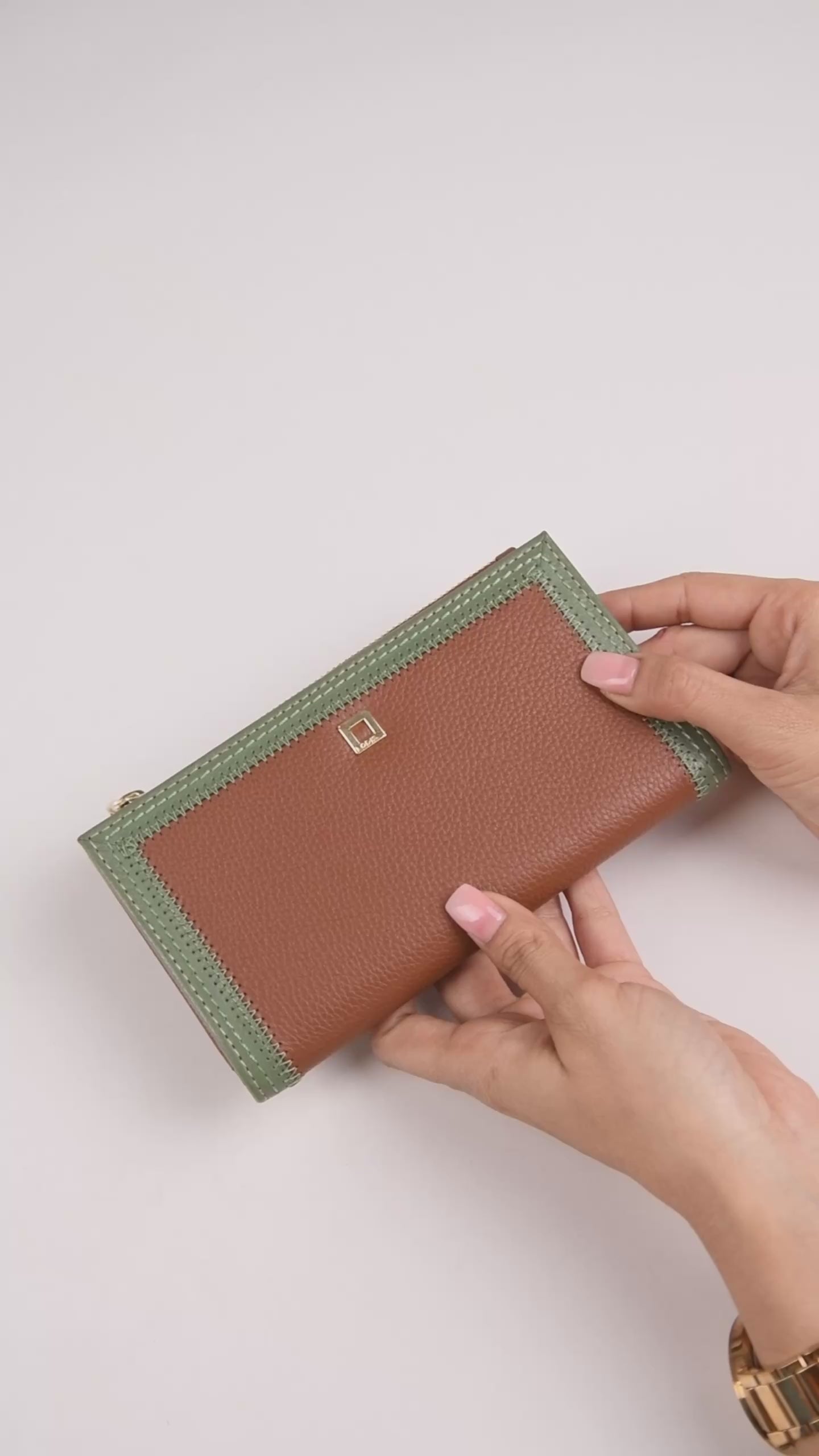 Lodis Cade Large Wallet in Chestnut and Sage Green – 360 Video Showing Two-Tone Pebbled Leather Exterior, Interior Card Slots, Bill Compartment, and RFID Blocking Protection | Lodis 1965